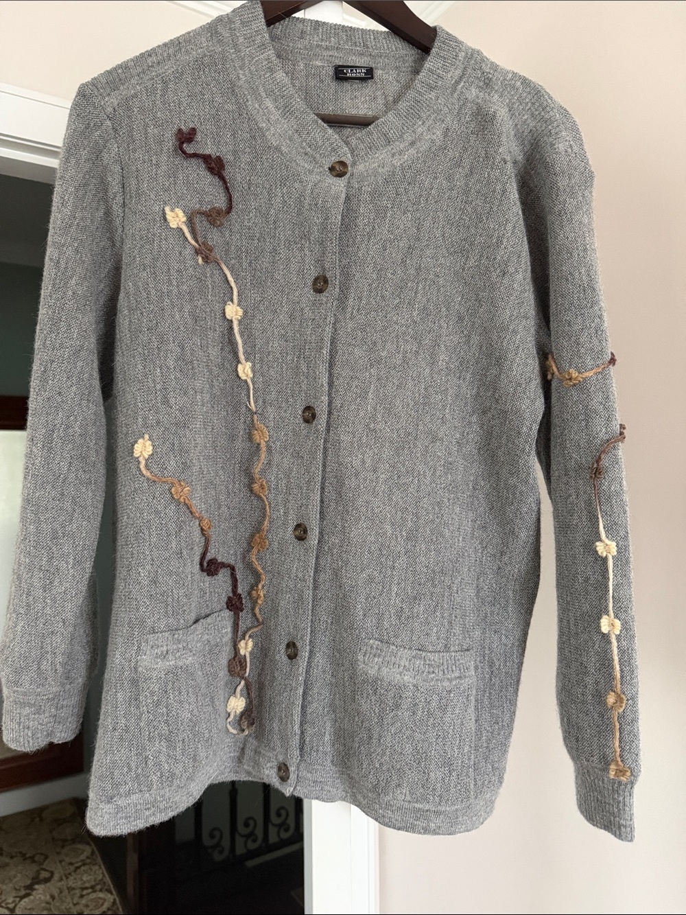 Clarks Ross baby alpaca Knit Cardigan with Multitone Floral Embroidery size 40